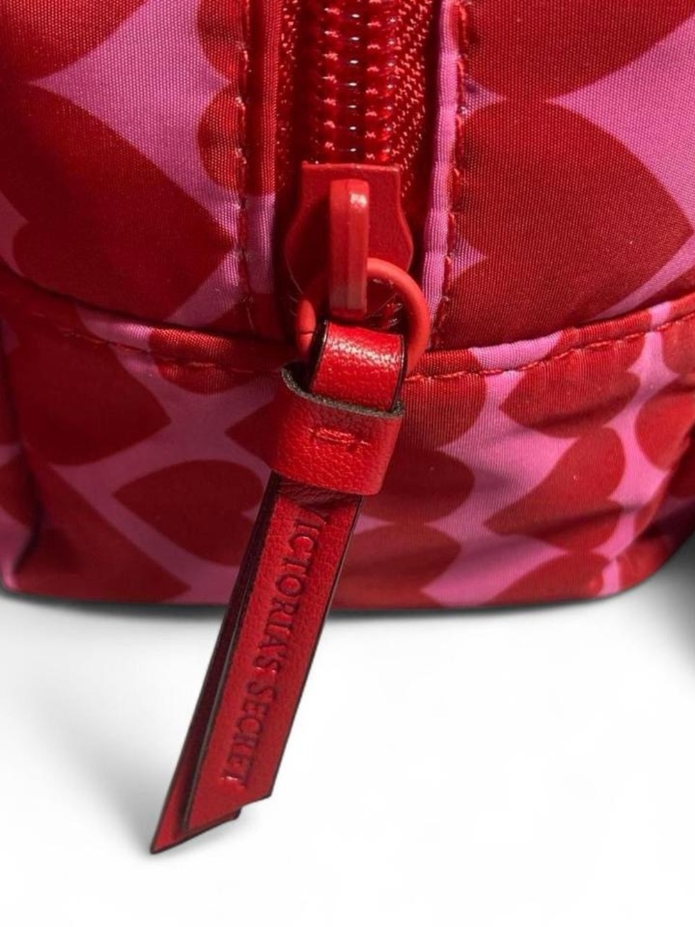 NWOT Victoria's Secret 4-in-1 Cosmetic Set Red & Pink Hearts (Limited Edition) - Picture 7 of 9